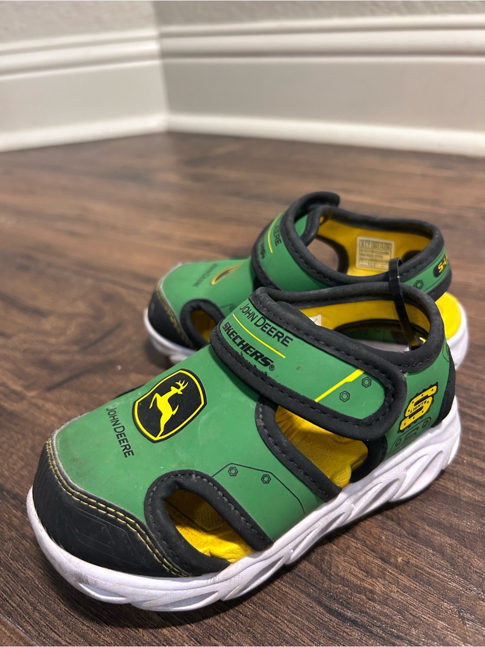 Size 8 John Deere Skechers sandals